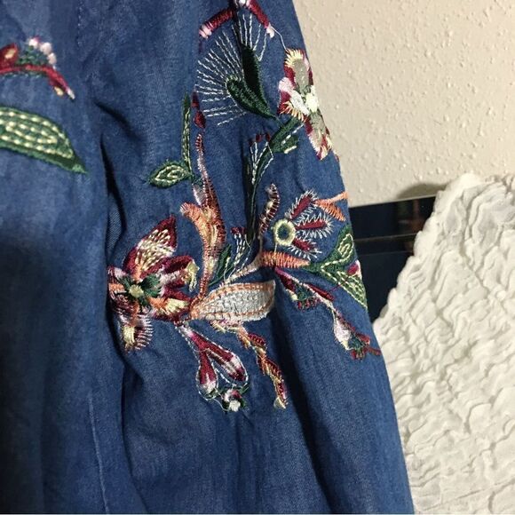 Zara Basic Embroidered Denim Shirt Size Medium - Picture 8 of 11